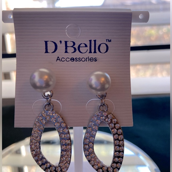 D'Bello Faux White Pearl with Abstract Silver Shape with Small Round Sparkle. - Picture 8 of 11
